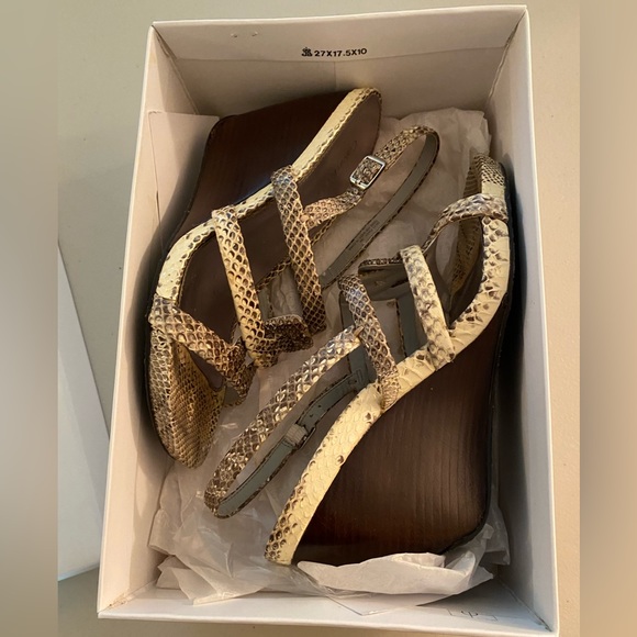 Calvin Klein sandals, snake print, size 6 - Picture 4 of 6